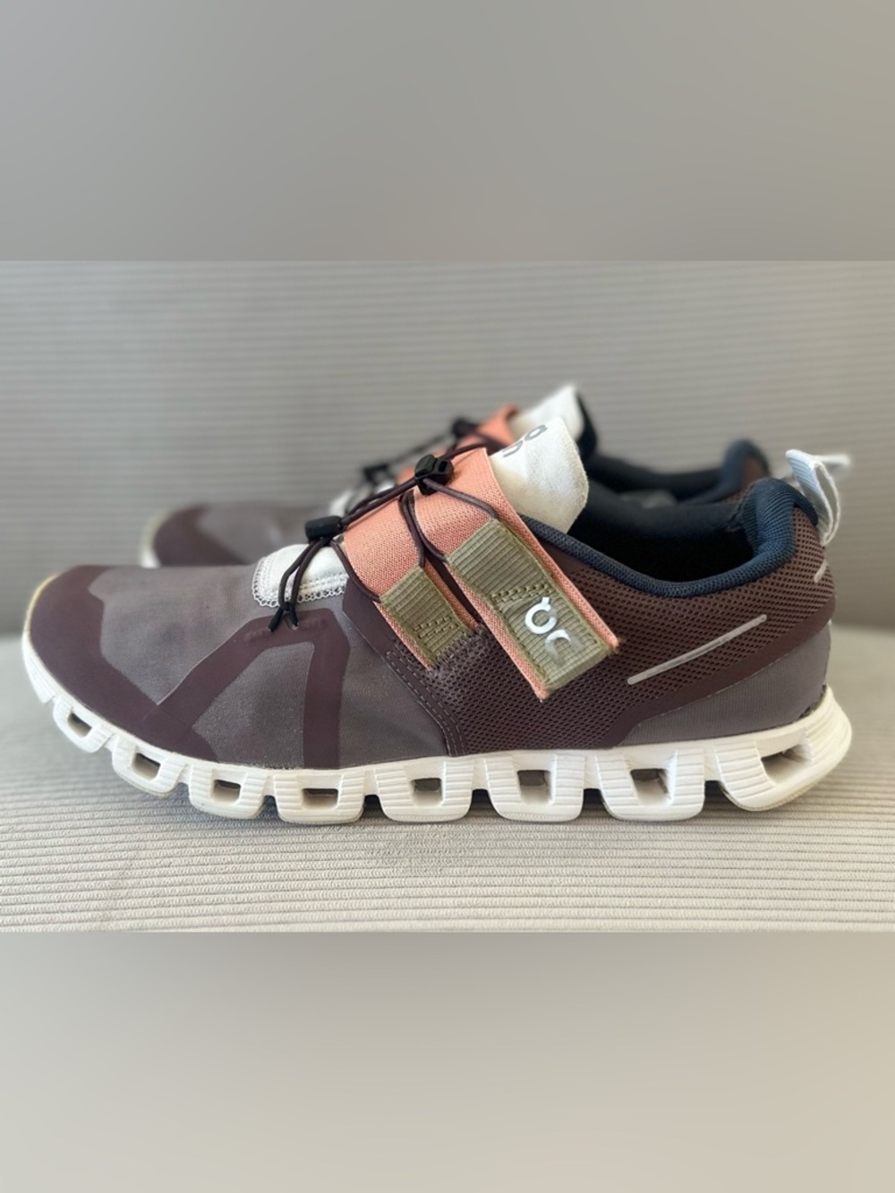 On Running - On Cloud Women’s Nexus in the "Grape/Zinc" size 8 - Picture 3 of 9